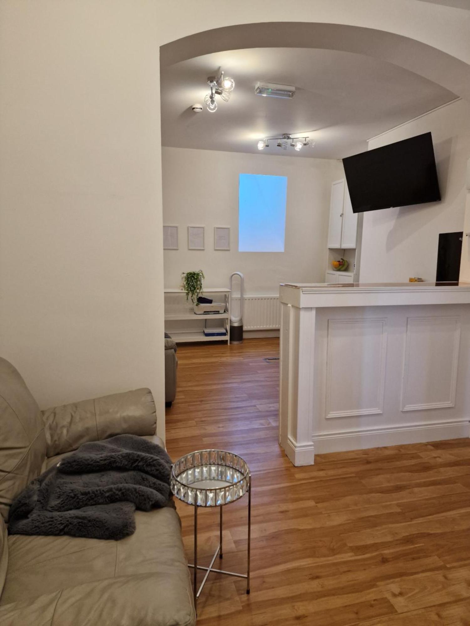 הוסטל Aunty Katie'S House, Ni Tourist Board Certified & Located On The Main Oldpark Road To Belfast, With Free Continental Breakfast & Free Ultra Fast Sky Internet, Free Sky Sports & Free Sky Cinema, Self-Check In After 10Pm Gmt מראה חיצוני תמונה