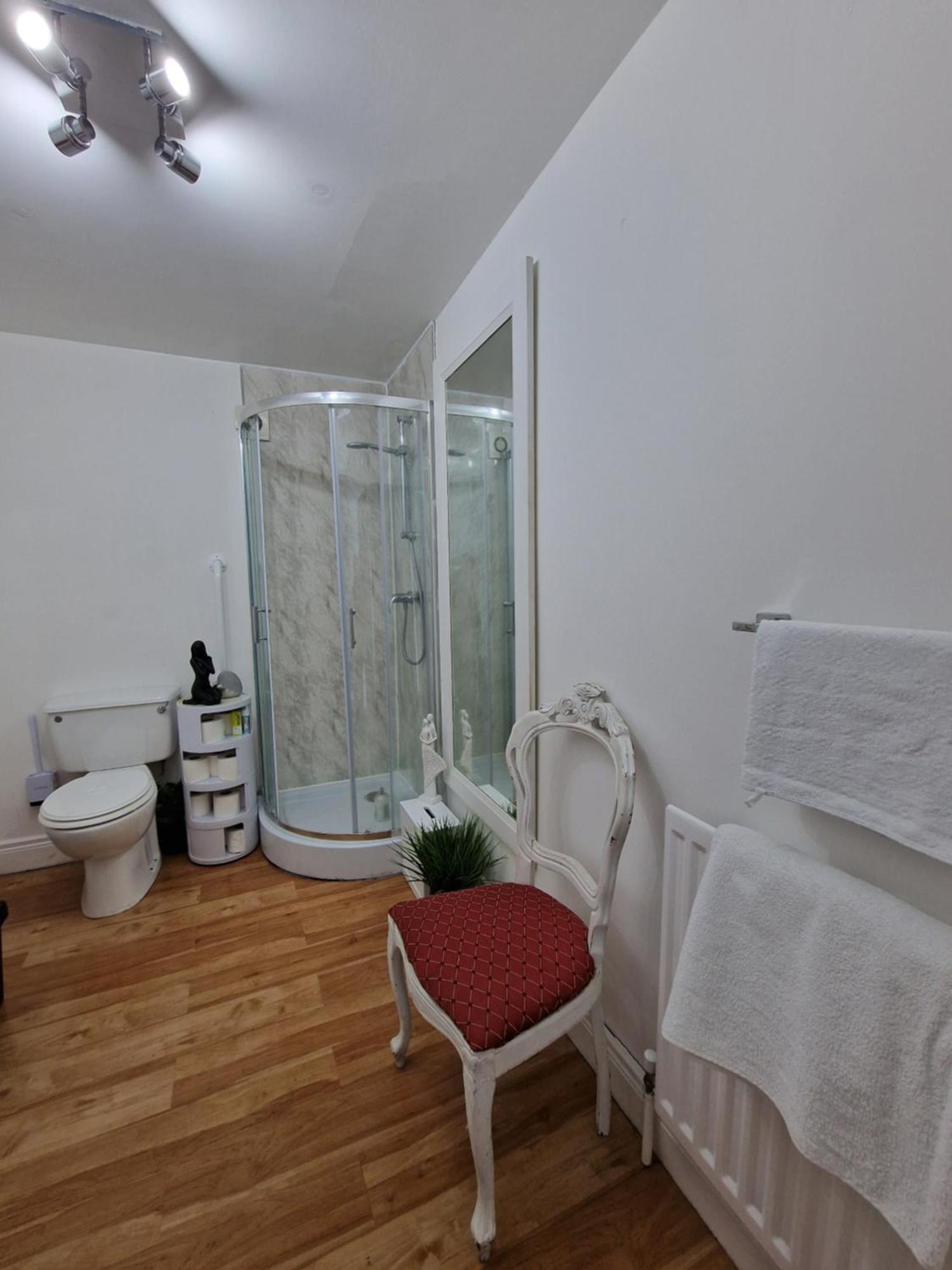 הוסטל Aunty Katie'S House, Ni Tourist Board Certified & Located On The Main Oldpark Road To Belfast, With Free Continental Breakfast & Free Ultra Fast Sky Internet, Free Sky Sports & Free Sky Cinema, Self-Check In After 10Pm Gmt מראה חיצוני תמונה