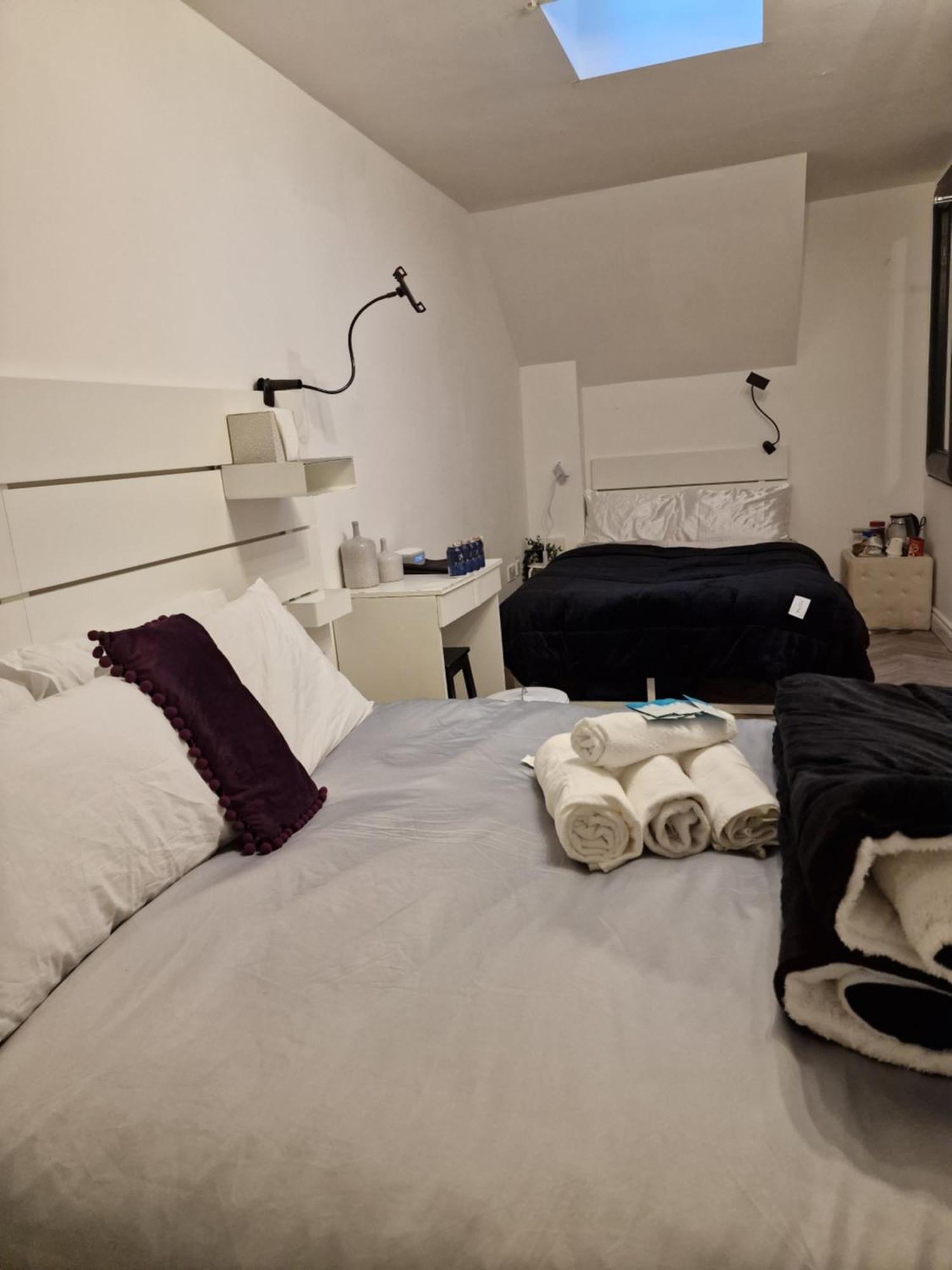 הוסטל Aunty Katie'S House, Ni Tourist Board Certified & Located On The Main Oldpark Road To Belfast, With Free Continental Breakfast & Free Ultra Fast Sky Internet, Free Sky Sports & Free Sky Cinema, Self-Check In After 10Pm Gmt מראה חיצוני תמונה